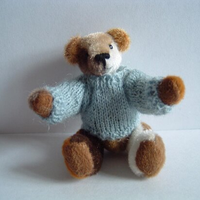 Simple jumper for teddy bear