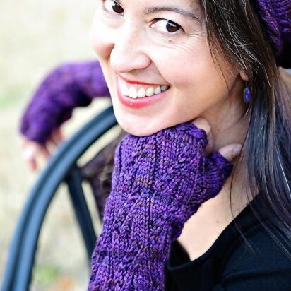 Twisty Violet Mitts - knitting pattern