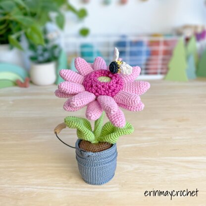 Bumble Blossom Gerber Daisy Amigurumi Crochet Pattern