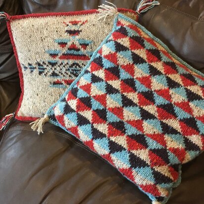 Navachóch Triangles Cushion