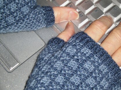 Checkmate Fingerless Mitts