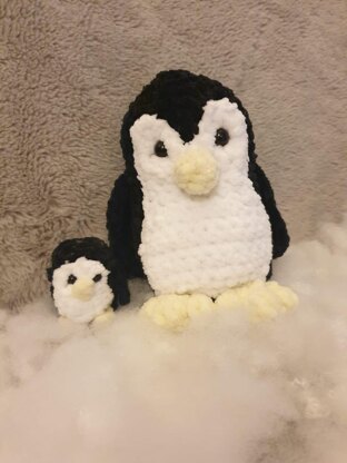 Crochet mummy and baby penguin with egg