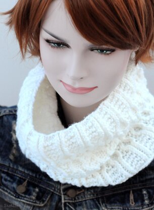 Aline unisex cable knit cowl