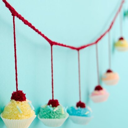 Pompom Cupcake Garland in Bernat Super Value