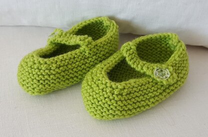 Julia - 8ply buttoned baby shoes