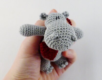 Spieluhr Teddybär Mutzli mit Babyrassel Nilpferd Häkelanleitung