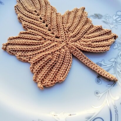 Crochet Halloween Fall maple leaf