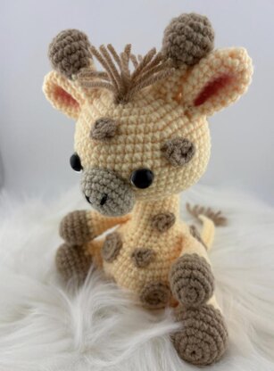 Gi–Rafa – Giraffe Amigurumi Pattern – Available in English and Portuguese