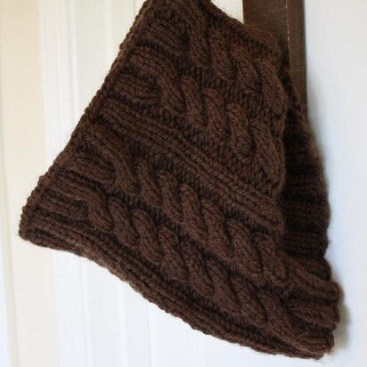 Simple Cabled Cowl