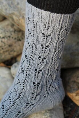 Leafy lace socks