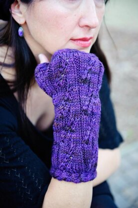 Twisty Violet Mitts