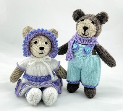 Amy & Oscar teddy bears knitting pattern 10984