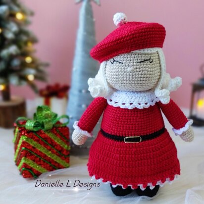 Mrs. Claus Christmas amigurumi