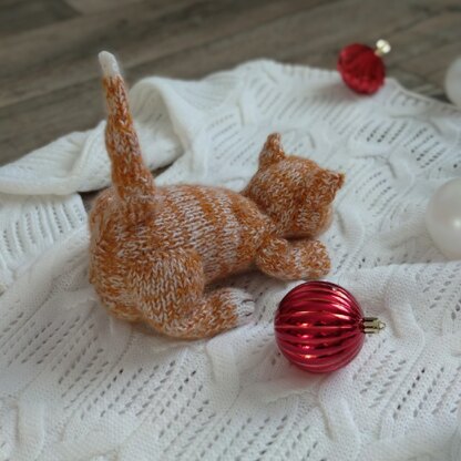 Kitty knitting pattern. Cute cat pattern.