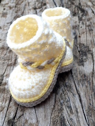 Baby Bootie Pattern - Criss Cross Stitched Cuff Baby Boot