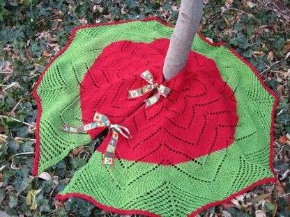 Dressing up the Tree, Christmas Tree Skirt