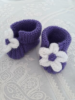 Daisy hat and bootee set