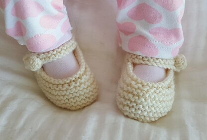 Tara - 8ply baby shoes