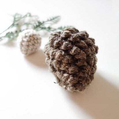 028-Decorative Pinecone