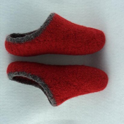Women's Scuff Slippers Felted Knit Pattern - knitting pattern