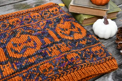 Pumpkins and Cats Cowl (Knit)