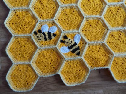 Bee Happy Honeycomb Baby Blanket Lapghan Crochet Pattern