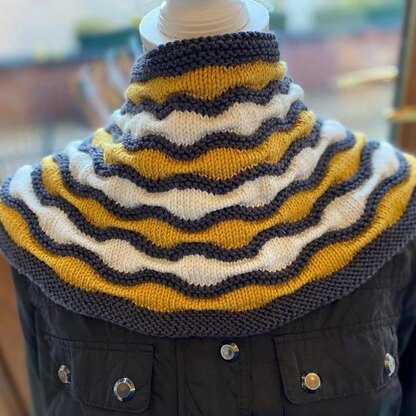 Wavy Shaped Cowl