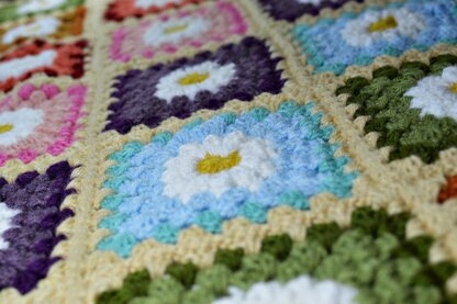 Daisy Granny Square Crochet pattern by Codi Hudnall | LoveCrafts