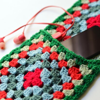 Pretty Pocketed crochet scarf in bright colors