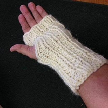 Quick cabled mitts