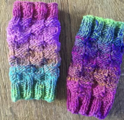 Easy Check Fingerless Mittens