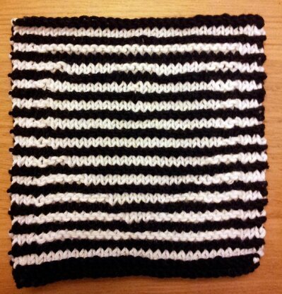 Black & White Valentine Heart Illusion Knitting