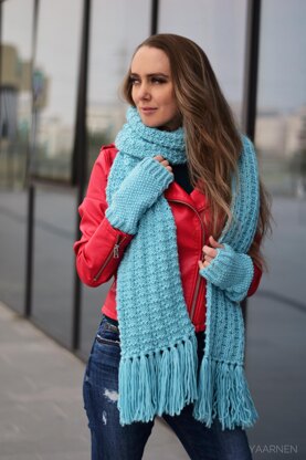 Svalbard knit super scarf with fringe