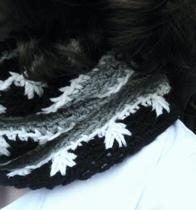 Frozen Flakes Winter Cowl