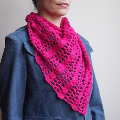 Diagonal triangle shawl