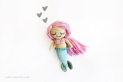 Sandrine the little amigurumi mermaid
