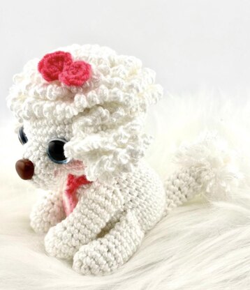Snowberry the Poodle – Amigurumi Crochet Pattern Available in English and Portuguese
