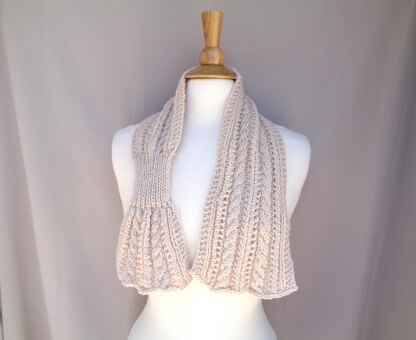 Keyhole Scarf with Cables