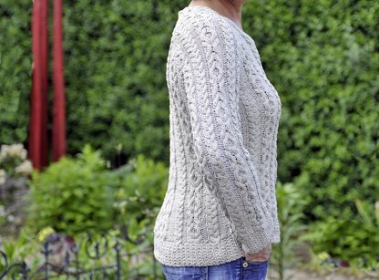 "Joyce" - summer sweater with cables