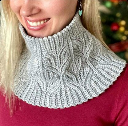 Majestic crochet cowl