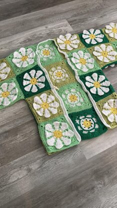 Vintage Retro Daisy Granny Square Cardigan