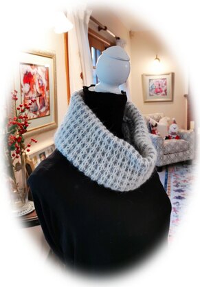 Luxe Snowy Cowl (Beginner Knitter)