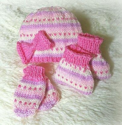Pretty in pink! Hat, booties mitts set
