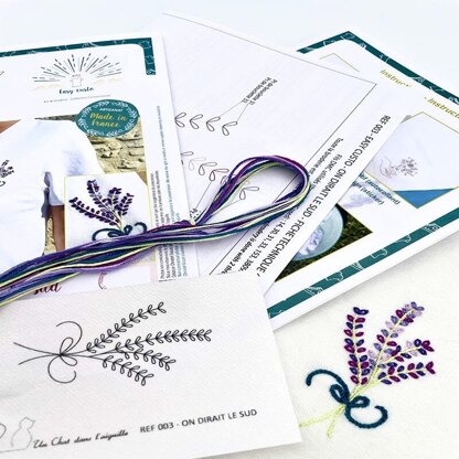 Un Chat Dans L'Aiguille Easy Customize - Floral Bunch - Size XS Printed Embroidery Kit
