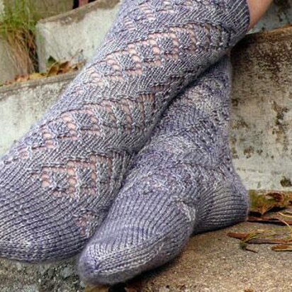 Winding Diamonds - knitting pattern
