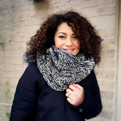 Easy Knitted Cowl