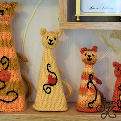 Quirky Cats Ornament Decoration Home Decor Snoo's Knits Pattern