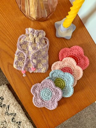 Flower Scrubbies and Checkered Pouch