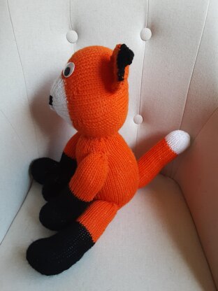 Cuddly Fox Knitting Pattern