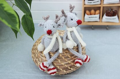 Knitted Deer